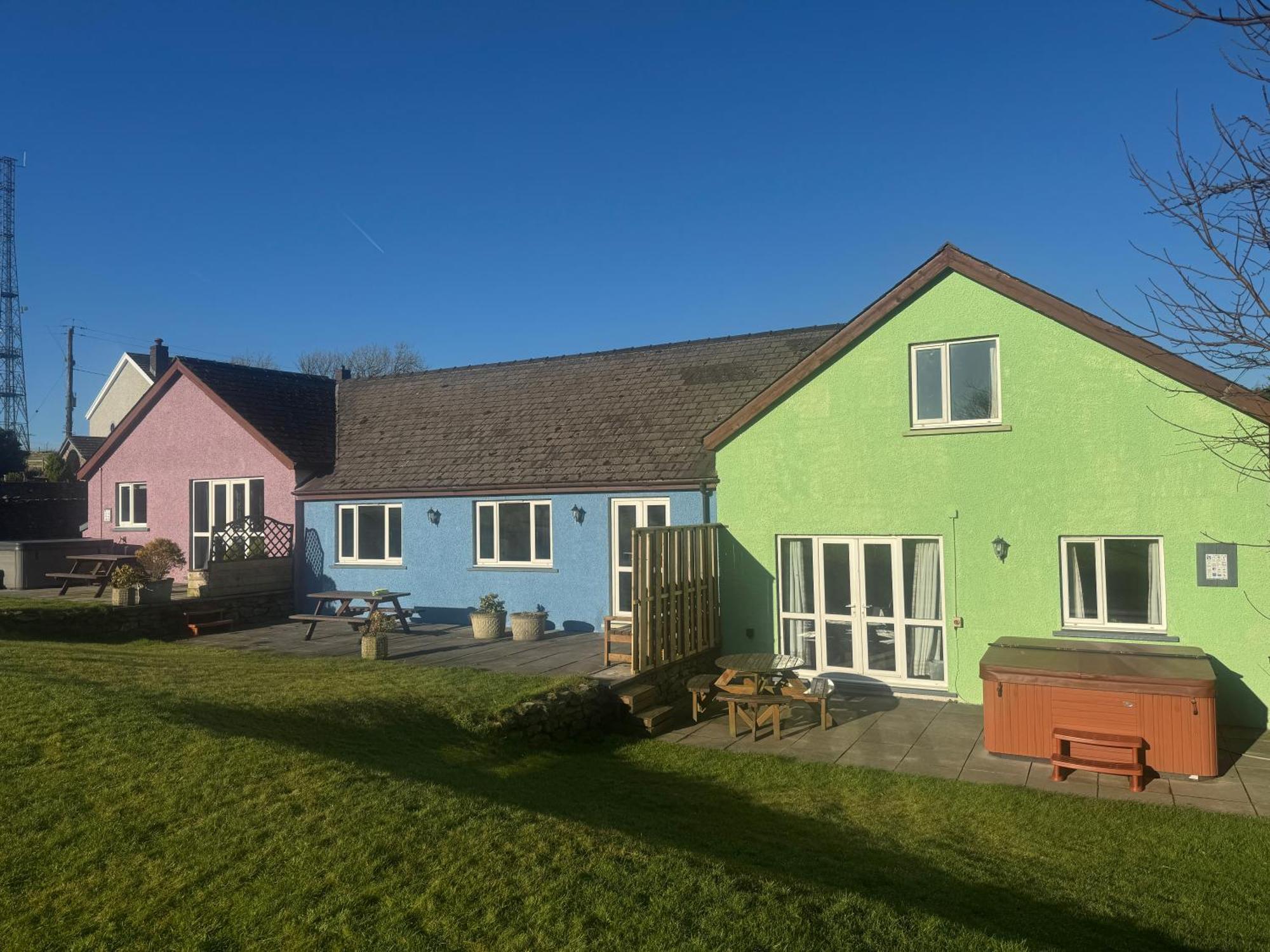 Trenewydd Farm Holiday Cottages Cardigan Exterior photo